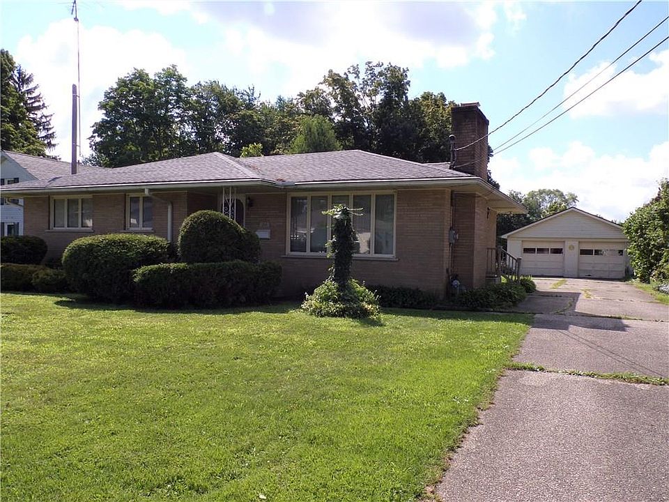 1st image of 211 Hathaway St W