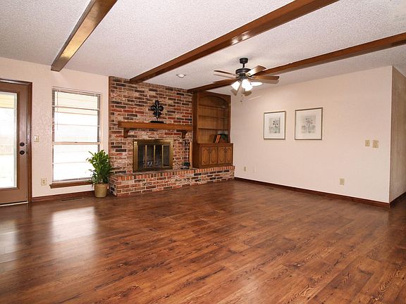 3rd image of 205 W Vail Dr