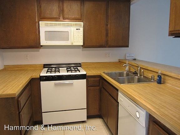 4th image of 5760 Owensmouth Ave Unit 38