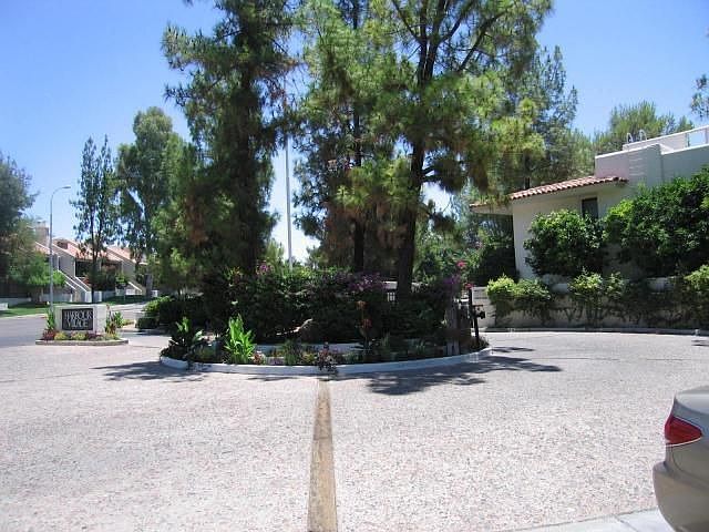 2nd image of 5200 S Lakeshore Dr APT 126