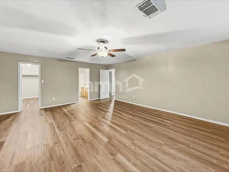 521 Emerald Fields Ln — Photo 10