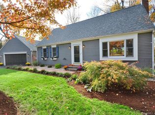 10 Southwood Ln, East Granby, CT 06026