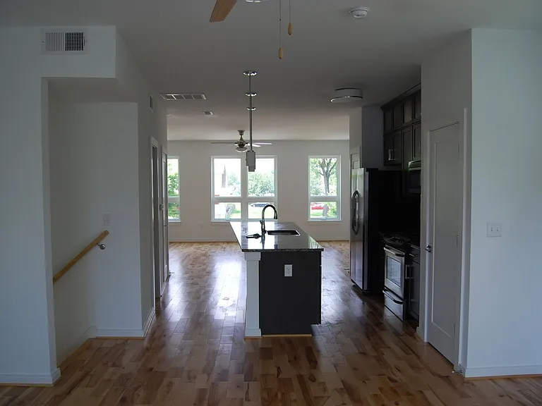 1109 Porter St — Photo 7