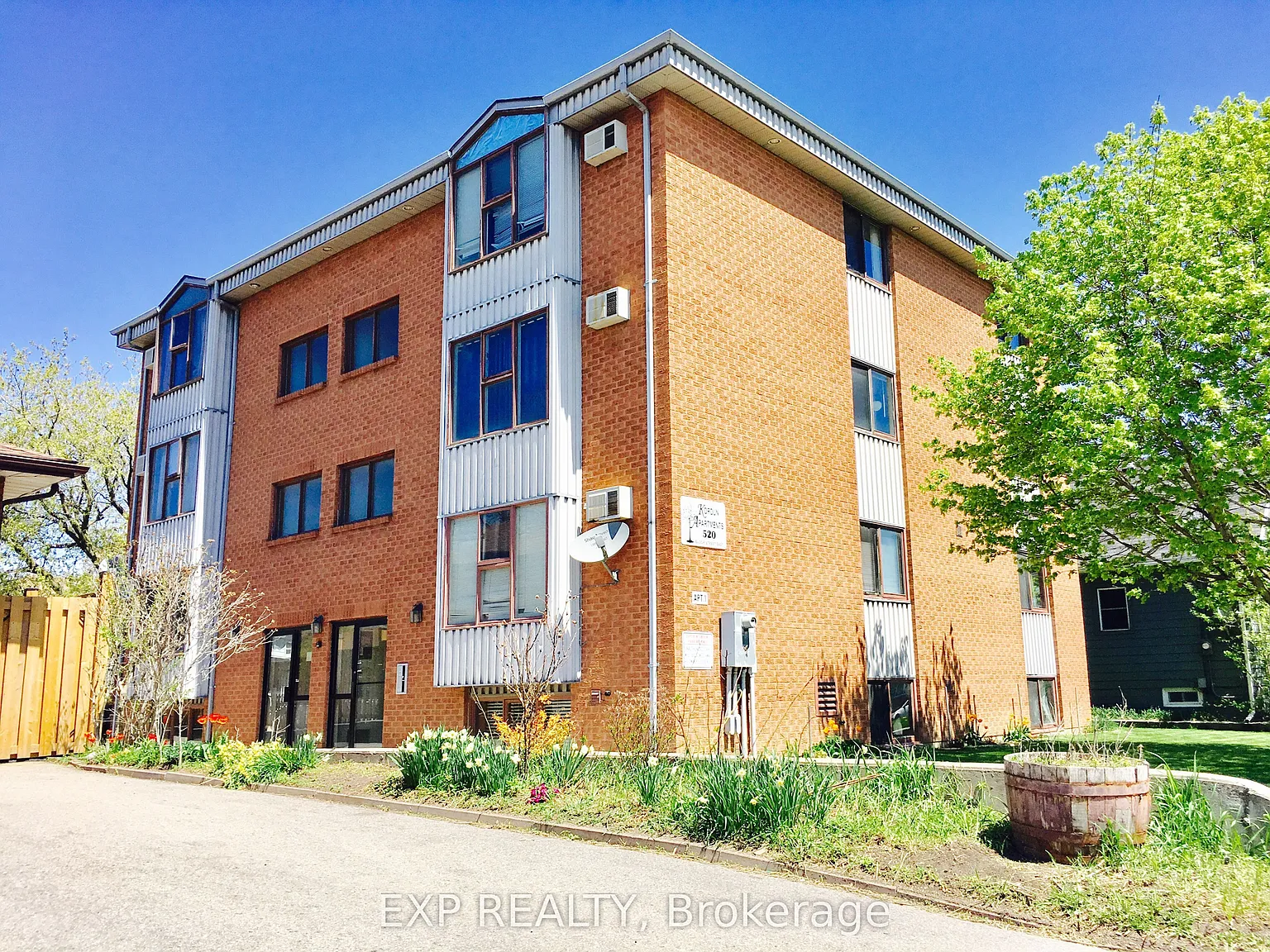 2 bed, $1,900 — Photo 1
