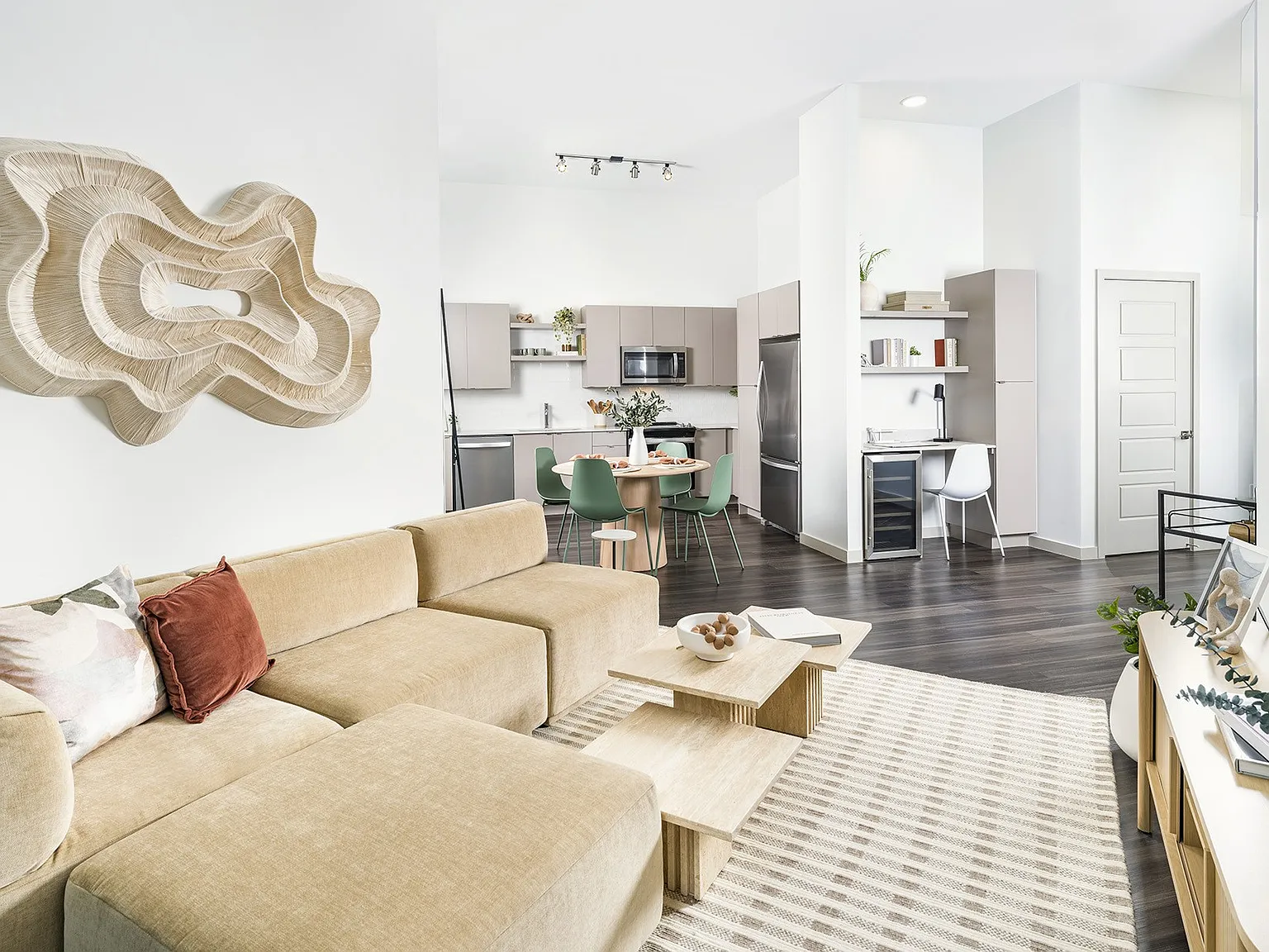 Academical Village Apartments — Photo 4