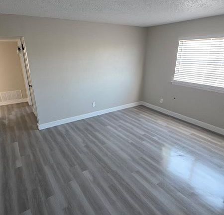 4th image of 101 Melody Ln