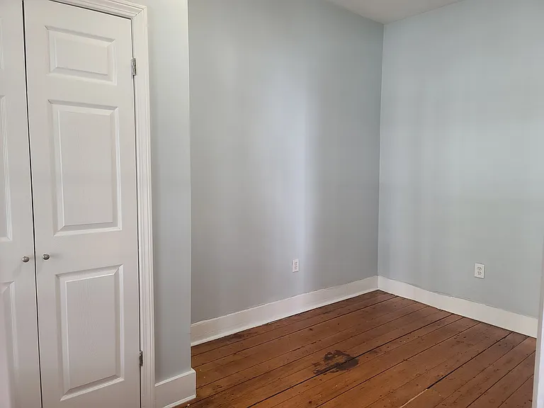 216 W 9th St #1 — Photo 16