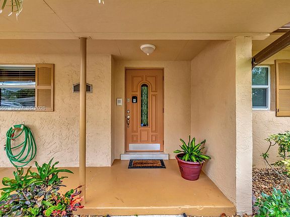 4th image of 11 Forest Hills Ln