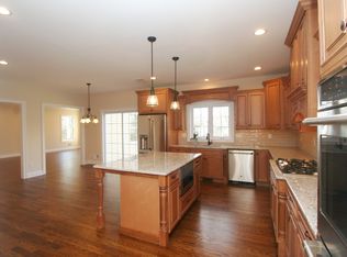 121 Mountainside Ln, Bridgewater, NJ 08807