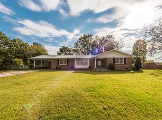 74 E Iris St, Decaturville, TN 38329