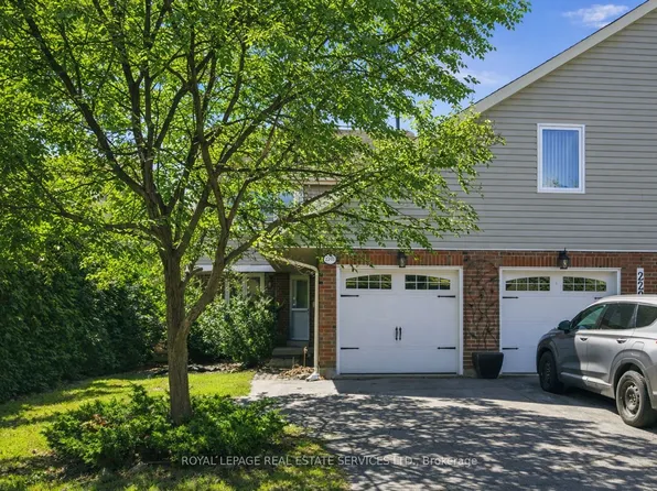 2202 Margot St, Oakville, ON L6H 3M1