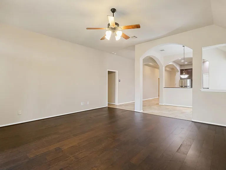 8710 White Crown — Photo 11