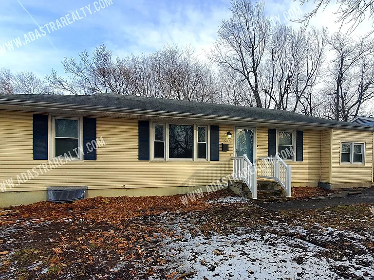 9909 Wheeling Ave — Photo 1