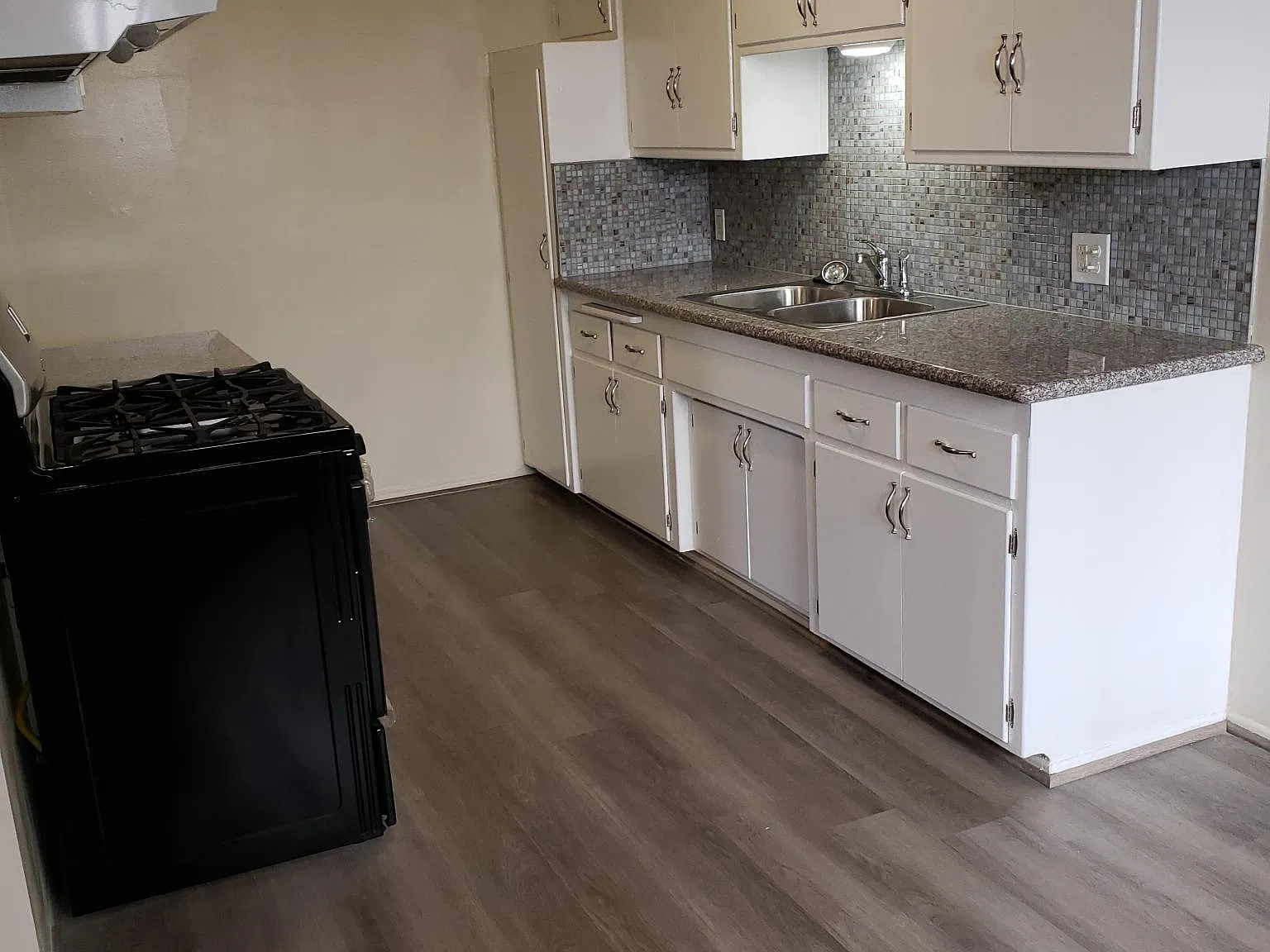 3 bed, 1100 sqft, $2,750 — Photo 2