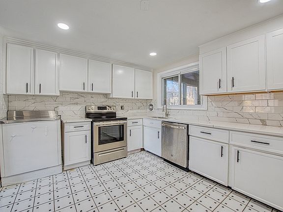 4th image of 19 Ruth Rd