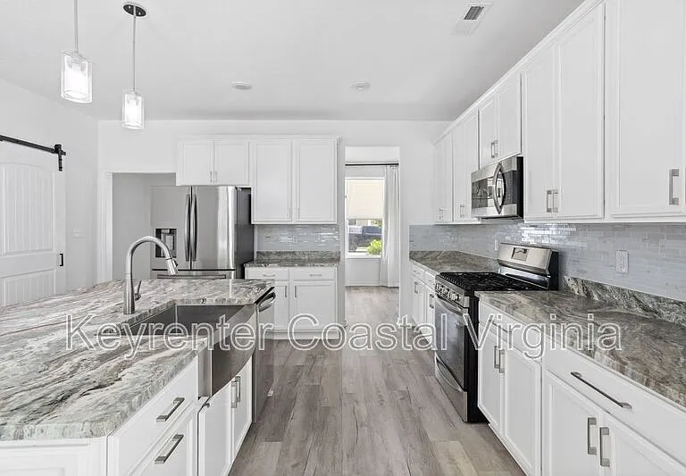 1415 Waltham Ln — Photo 4