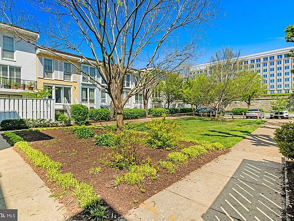 Front yard view