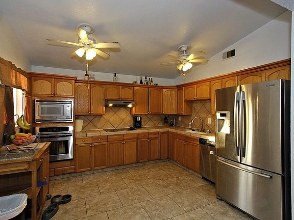 3rd image of 6262 N Glenn Ave