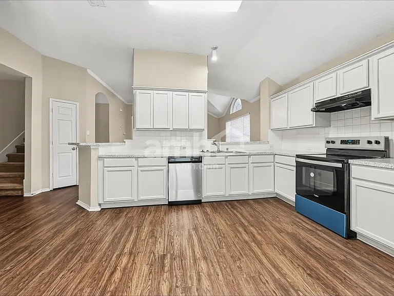 649 Babbling Brook Dr — Photo 3