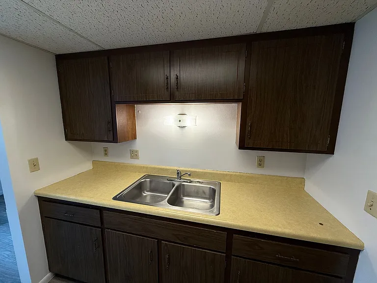 1116 2nd Street SE - Uptown Apartments — Photo 24