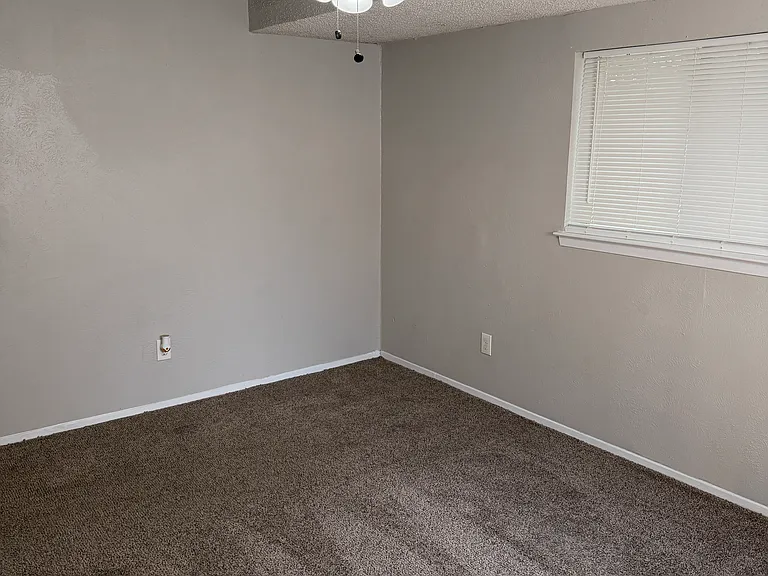 1005 Fairfax Ct — Photo 16