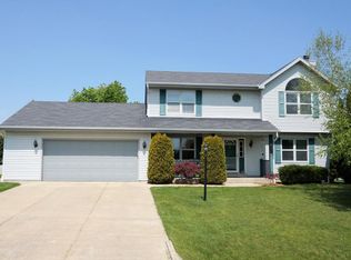 8323 S Wynona Ct, Oak Creek, WI 53154