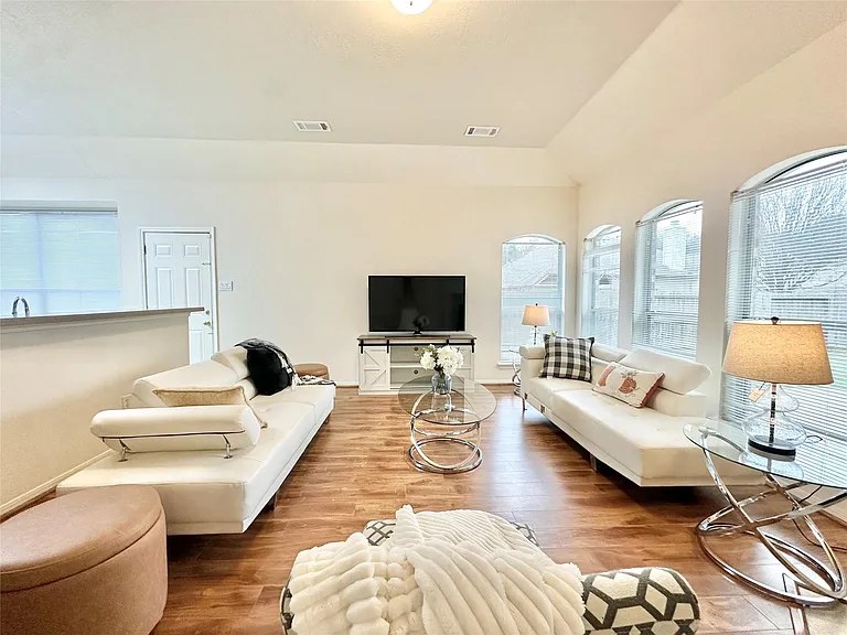 4903 Falls Cir — Photo 1