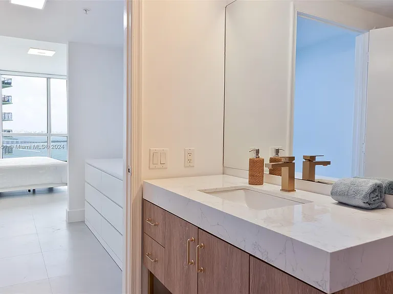 1750 N Bayshore Dr #3201 — Photo 22