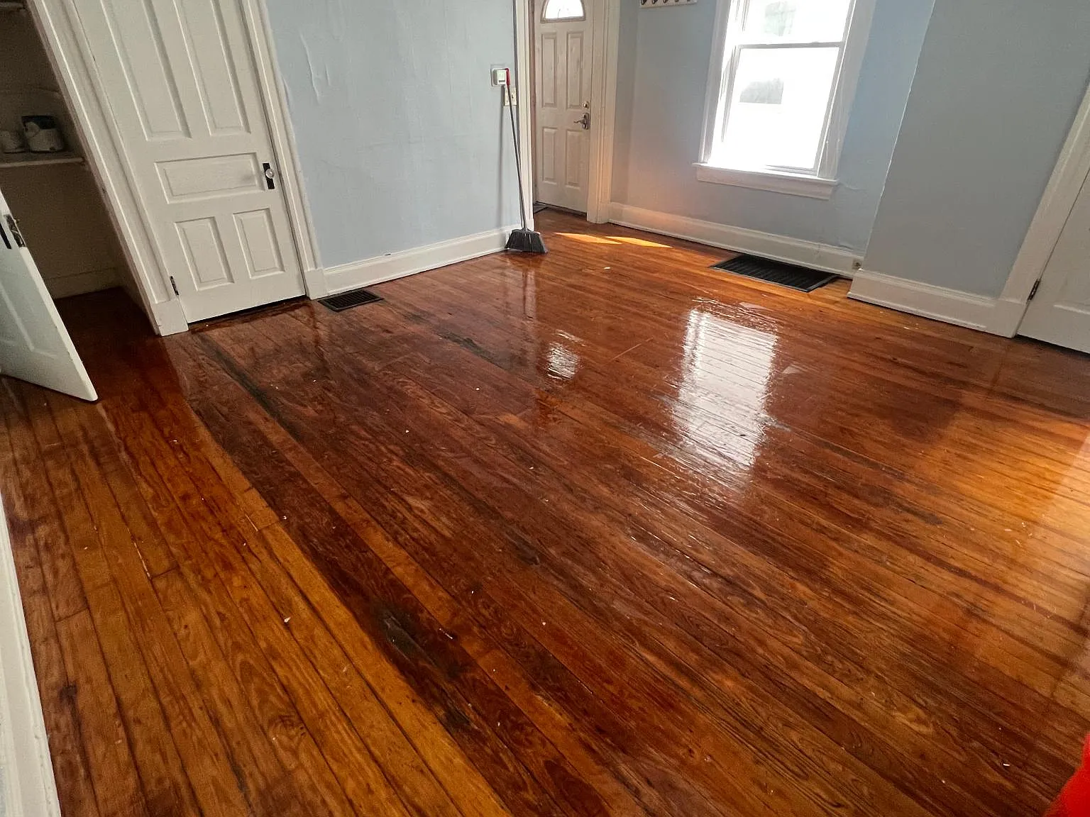 2341 Victor St — Photo 2