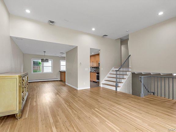 4th image of 964 Cranford Avenue