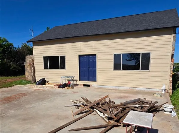 1044 S 4th St, Perry, OK 73077