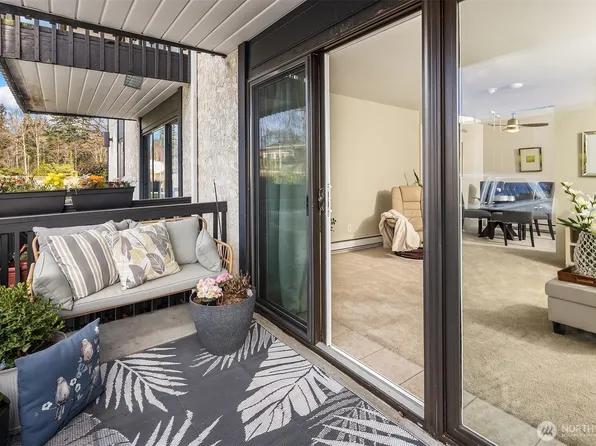 19411 56th Avenue W #218, Lynnwood, WA 98036