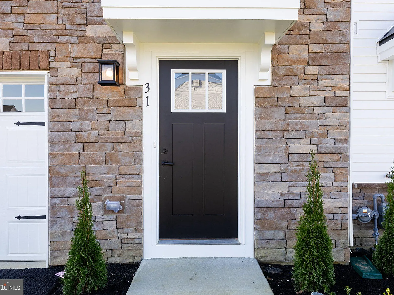 3 bed, 2.5 bath, 2285 sqft, $3,700 — Photo 3