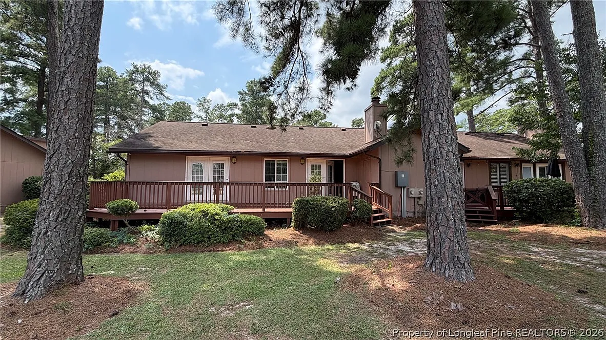 3 bed, 2.0 bath, 1423 sqft, $1,695 — Photo 2