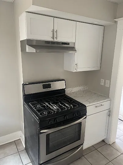 Building Photo - 261 Henrietta St #3