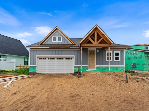 720 N Cottage Ct, Whitehall, MI 49461