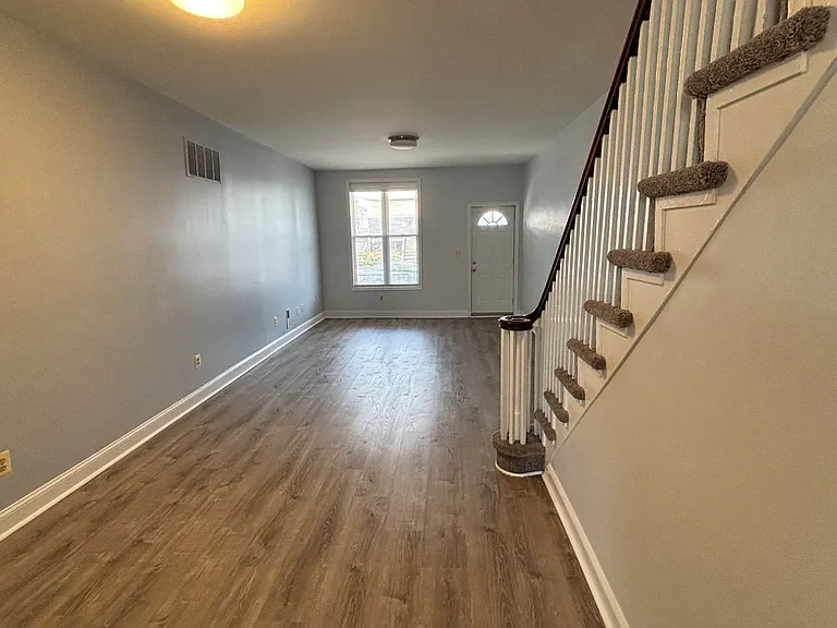 4108 Falls Rd — Photo 11