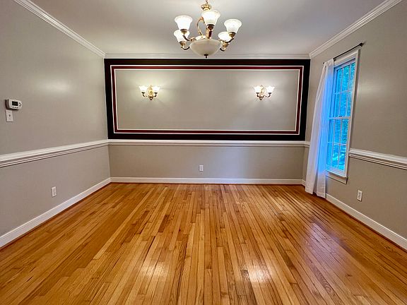5th image of 331 Glenpark Ln