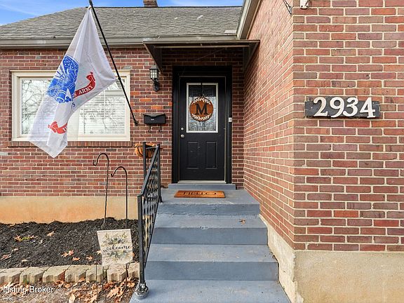 4th image of 2934 Curran Rd