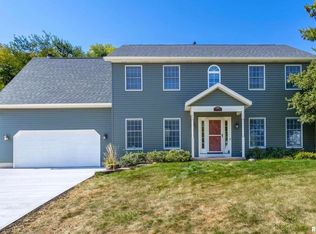 4528 Amber Ct, Bettendorf, IA