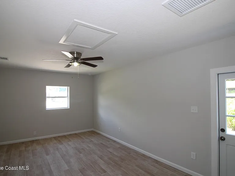 75 Rivercliff Ln — Photo 12