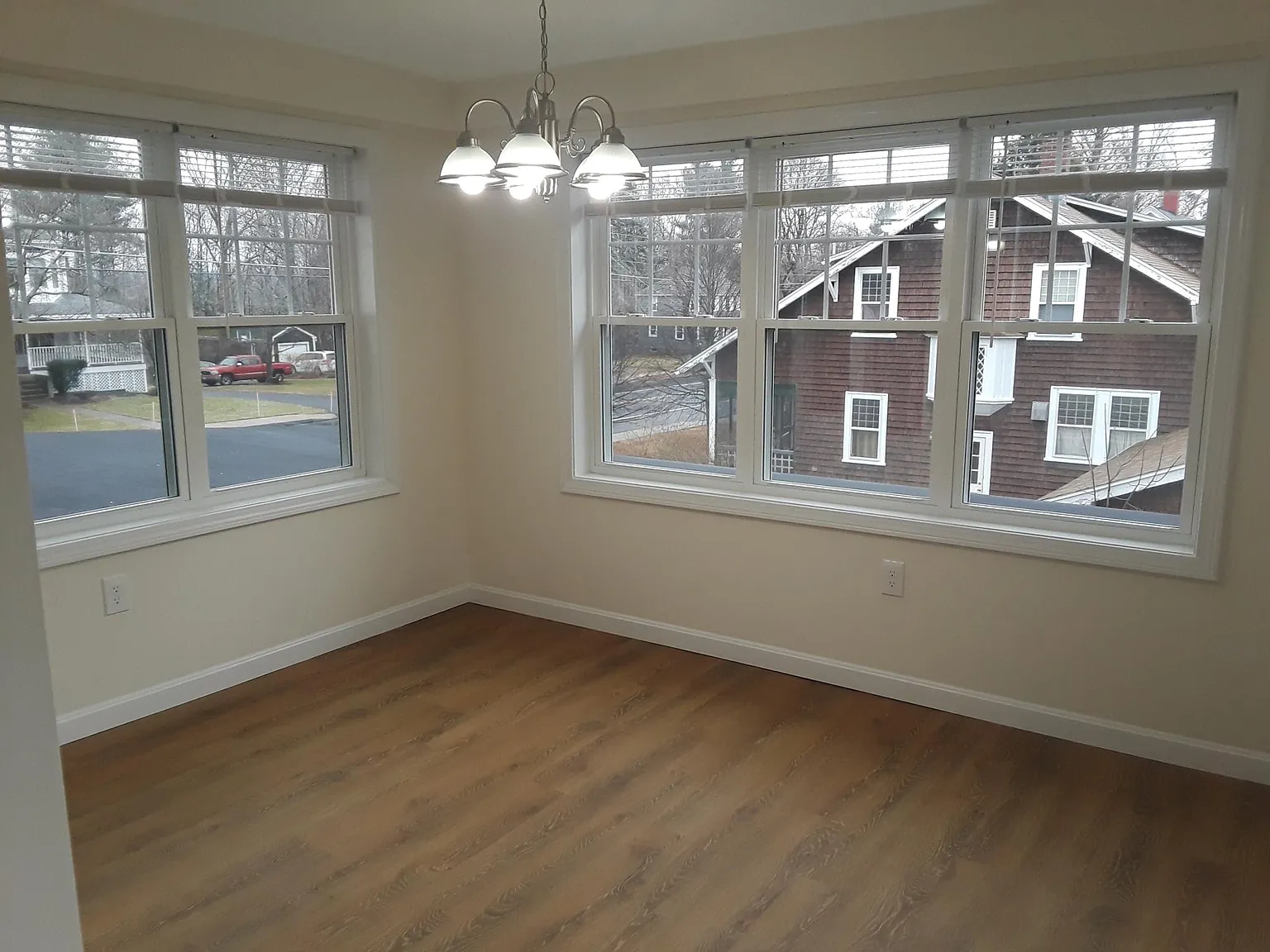 3 bed, 1.5 bath, 1550 sqft, $2,800 — Photo 3