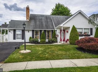 99 Cobalt Ridge Dr E, Levittown, PA 19057