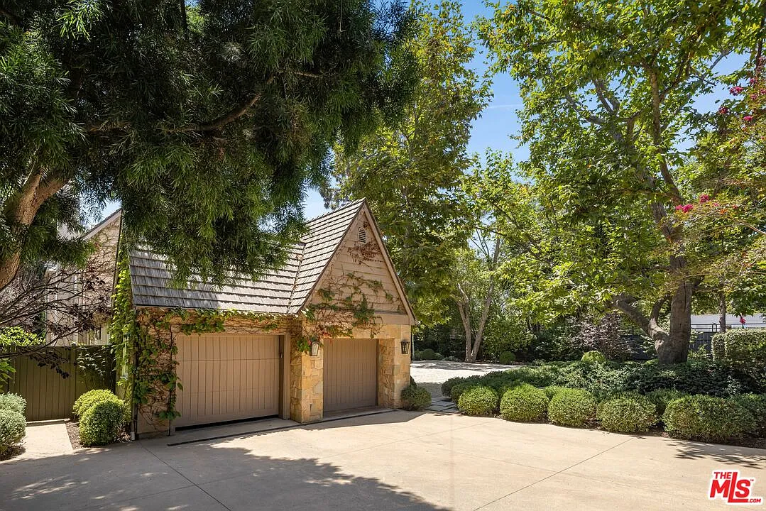 5 bed, 6.5 bath, 7181 sqft, $50,000 — Photo 4