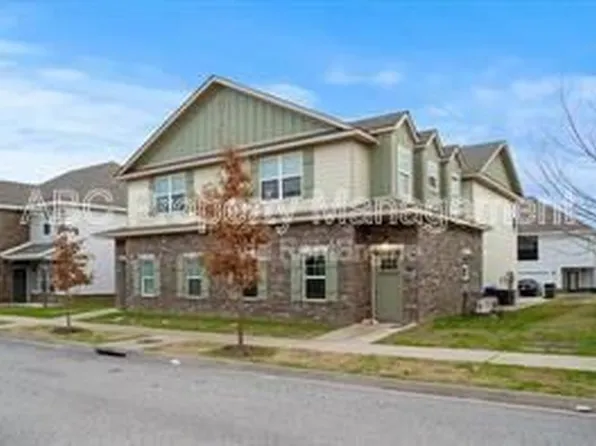 4133 W Santa Maria Ln, Fayetteville, AR 72704