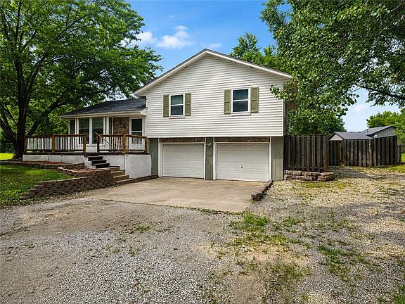 3rd image of 112 Sharon Ln