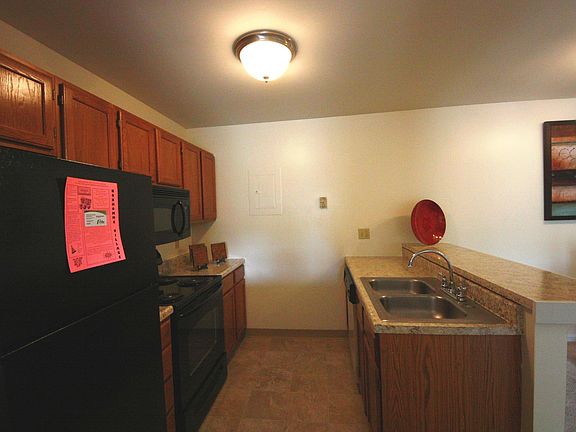 2nd image of 1108 Bonhomme Lake Dr APT H