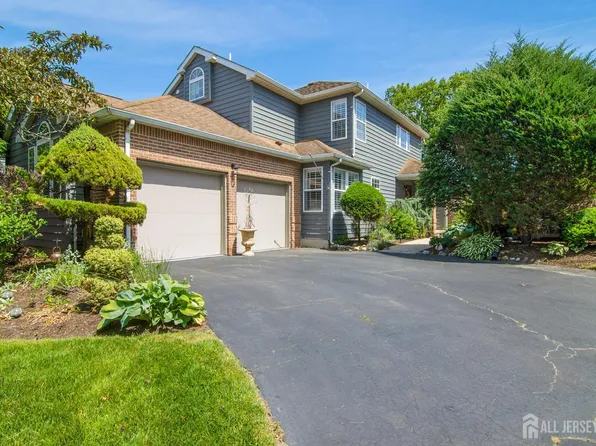 19 Fairway Blvd, Monroe Township, NJ 08831