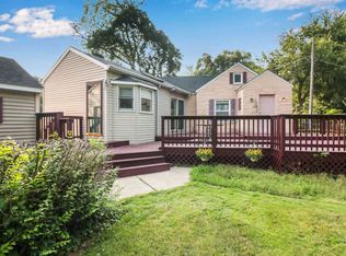 6 N Channel Dr, Round Lake Beach, IL 60073