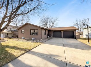 1809 S Scenic Way, Sioux Falls, SD 57103
